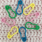 BEGINNERS ESSENTIALS CROCHET KIT BOX